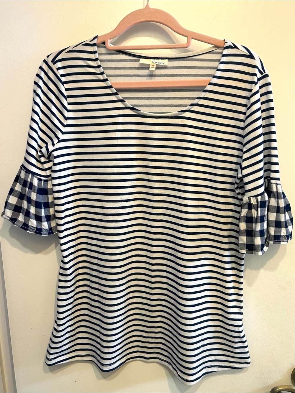 Striped Scoop Neck Tee with Navy Gingham Ruffle Sleeves Sz M